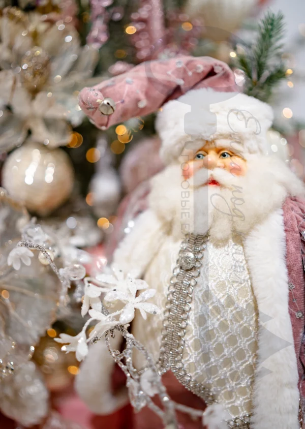 v-rezidencii-u-santy16 Ель "В резиденции у Санты" коллекции "Goodwill Collection" - роскошная ель премиум класса. Эта ель словно фрагмент из волшебной сказки, где каждый миг пропитан ожиданием чуда.